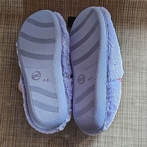 🧜🏼‍♀️3 for $15 item!🧜🏼‍♀️ girls slippers - Picture 2 of 2